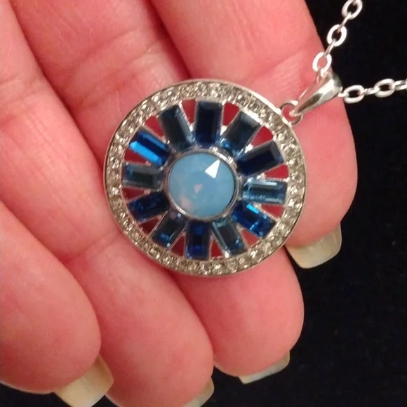 Beautifully Blue baguette necklace - Picture 5 of 9